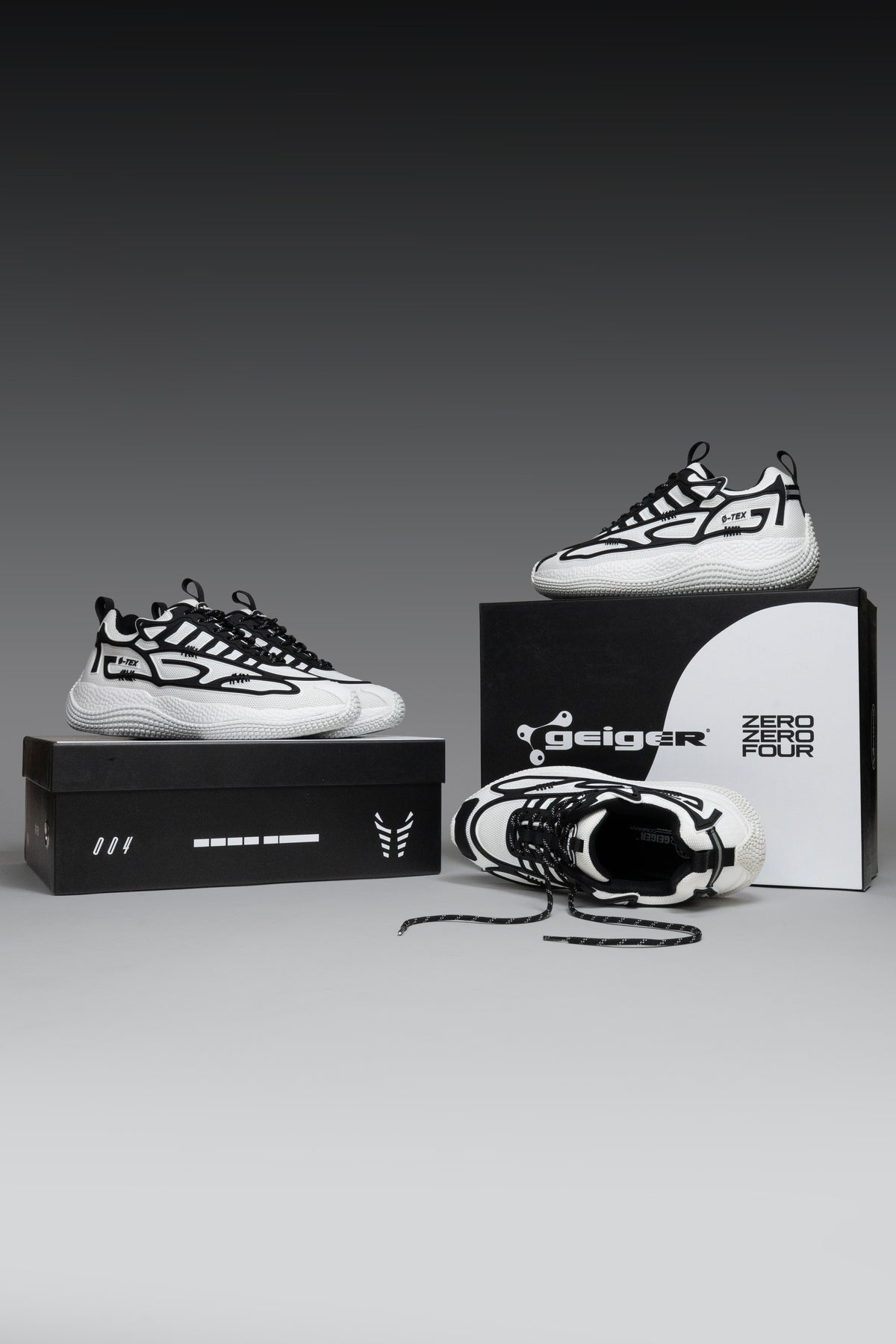"Layered Contrast" 004 Black Toe