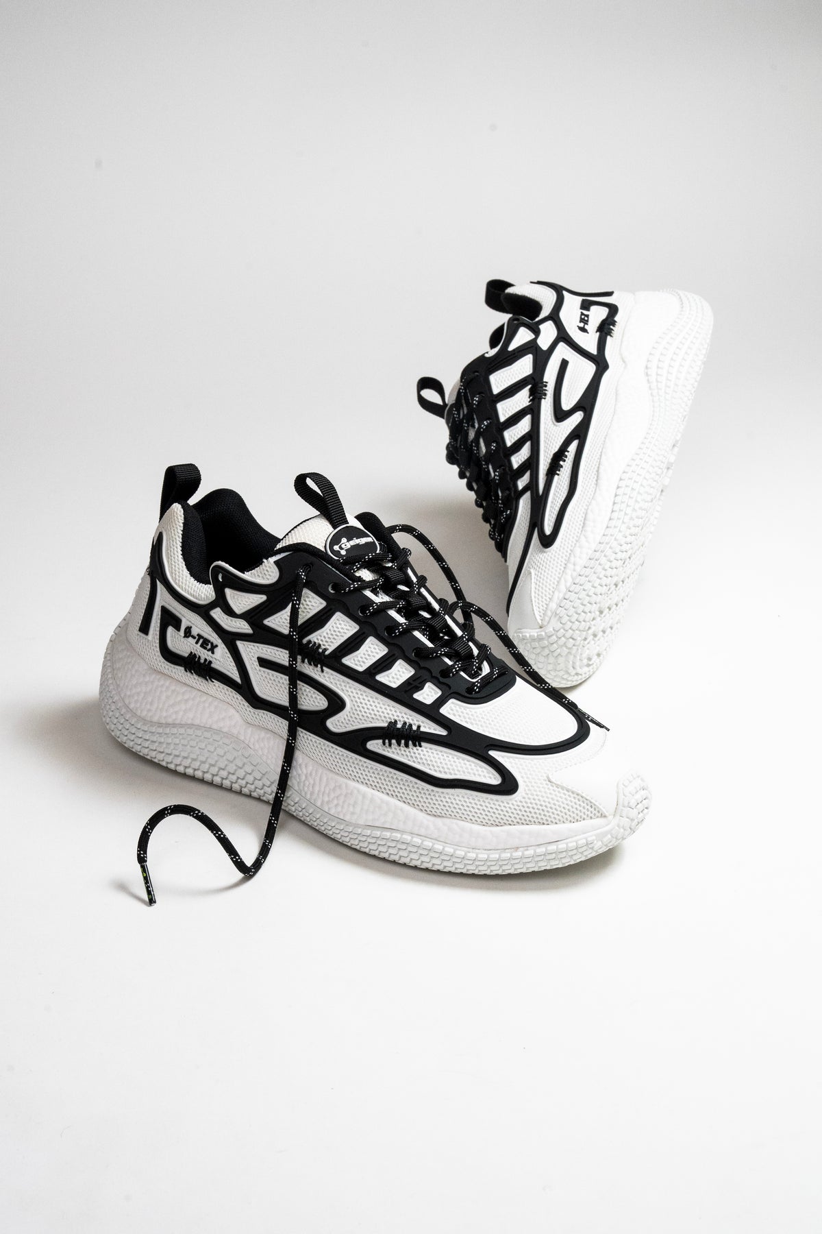 "Layered Contrast" 004 White Toe