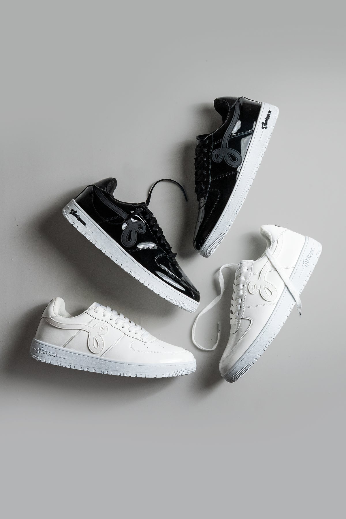 Black & White GF-01  Patent Pack