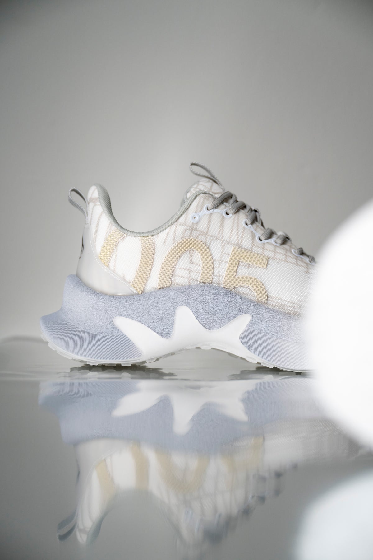 005 "Vintage White"